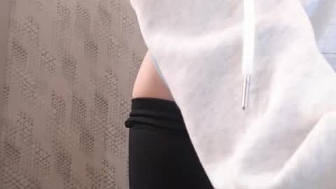 Snapshot of pineapple__mood chatting on February 2025 08:22:01 PM online show from February 2025 08:22:01 PM