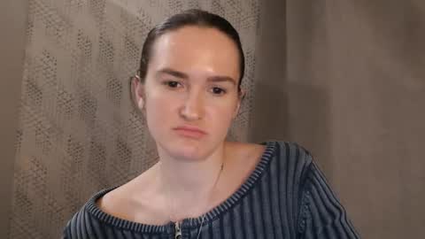 Snapshot of pineapple__mood chatting on March 2025 03:27:01 PM online show from March 2025 03:27:01 PM