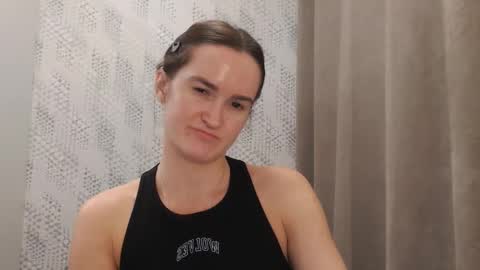 Snapshot of pineapple__mood chatting on March 2025 04:44:02 PM online show from March 2025 04:44:02 PM