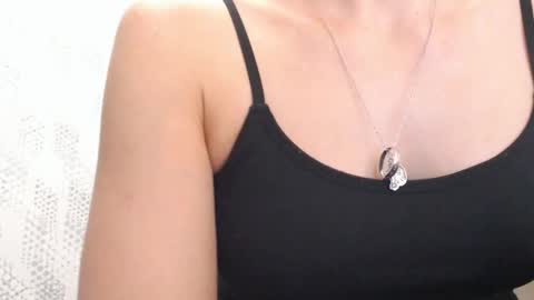 Snapshot of pineapple__mood chatting on March 2025 06:18:02 AM online show from March 2025 06:18:02 AM