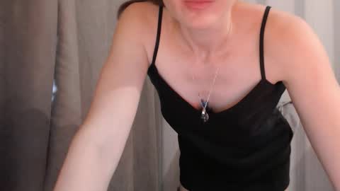 Snapshot of pineapple__mood chatting on September 2025 12:05:01 PM online show from September 2025 12:05:01 PM