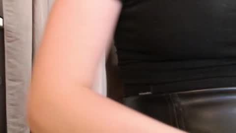 Snapshot of pineapple__mood chatting on September 2025 06:07:01 PM online show from September 2025 06:07:01 PM