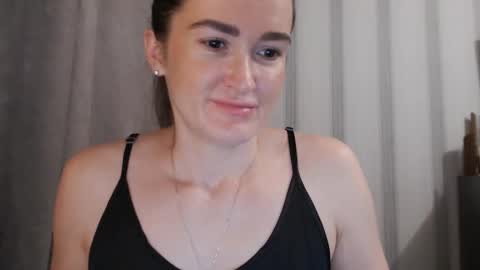 Snapshot of pineapple__mood chatting on September 2025 09:01:01 AM online show from September 2025 09:01:01 AM