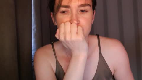 Snapshot of pineapple__mood chatting on September 2025 06:40:02 AM online show from September 2025 06:40:02 AM