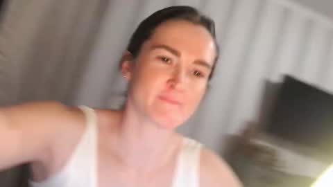 Snapshot of pineapple__mood chatting on October 2025 05:00:01 PM online show from October 2025 05:00:01 PM