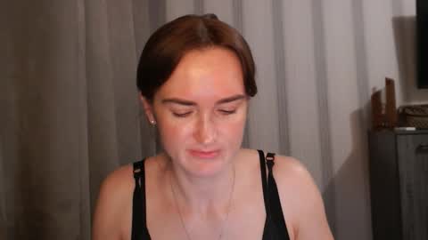 Snapshot of pineapple__mood chatting on November 2025 04:40:01 PM online show from November 2025 04:40:01 PM