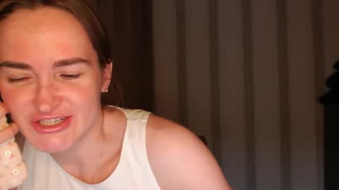 Snapshot of pineapple__mood chatting on December 2025 07:53:02 PM online show from December 2025 07:53:02 PM