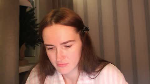 Snapshot of pineapple__mood chatting on December 2025 06:35:02 PM online show from December 2025 06:35:02 PM