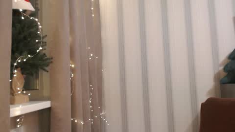 Snapshot of pineapple__mood chatting on December 2025 07:31:02 PM online show from December 2025 07:31:02 PM