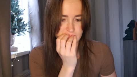 Snapshot of pineapple__mood chatting on December 2025 08:10:02 AM online show from December 2025 08:10:02 AM