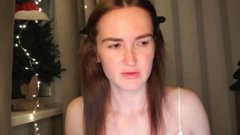 Snapshot of pineapple__mood chatting on December 2025 06:27:01 PM online show from December 2025 06:27:01 PM