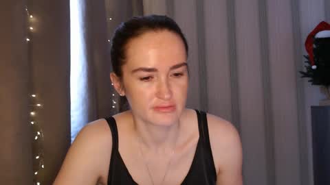 Snapshot of pineapple__mood chatting on January 2026 08:18:01 AM online show from January 2026 08:18:01 AM