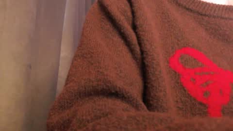 Snapshot of pineapple__mood chatting on February 2026 06:22:01 AM online show from February 2026 06:22:01 AM