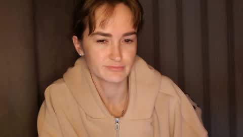 Snapshot of pineapple__mood chatting on April 2026 06:02:01 AM online show from April 2026 06:02:01 AM
