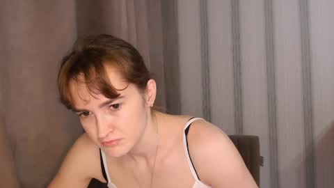 Snapshot of pineapple__mood chatting on April 2026 07:03:02 AM online show from April 2026 07:03:02 AM