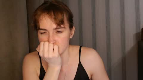 Snapshot of pineapple__mood chatting on April 2026 06:58:01 PM online show from April 2026 06:58:01 PM