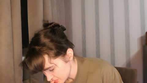 Snapshot of pineapple__mood chatting on May 2026 05:43:01 PM online show from May 2026 05:43:01 PM