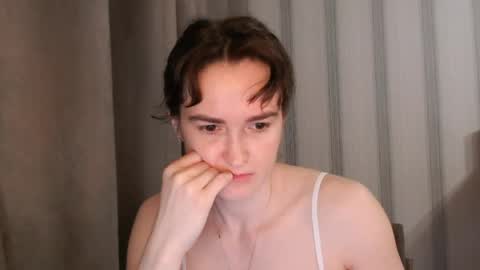Snapshot of pineapple__mood chatting on May 2026 05:58:01 AM online show from May 2026 05:58:01 AM