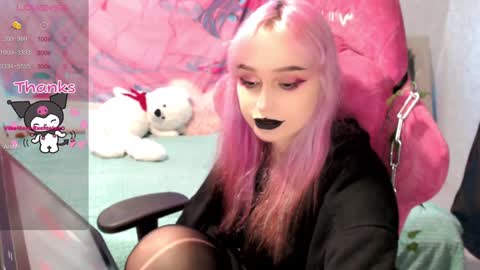 Snapshot of pineapple_dope chatting on December 2024 06:10:02 PM Nancy online show from December 2024 06:10:02 PM