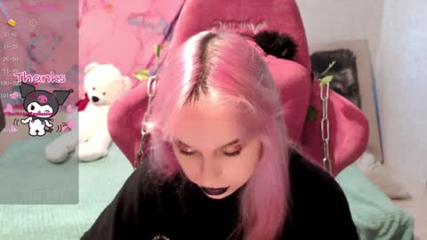 Snapshot of pineapple_dope chatting on December 2024 09:02:01 PM Nancy online show from December 2024 09:02:01 PM