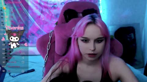 Snapshot of pineapple_dope chatting on December 2024 11:05:01 PM Nancy online show from December 2024 11:05:01 PM