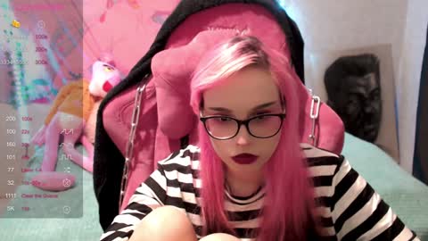 Snapshot of pineapple_dope chatting on January 2025 01:27:01 AM Nancy online show from January 2025 01:27:01 AM