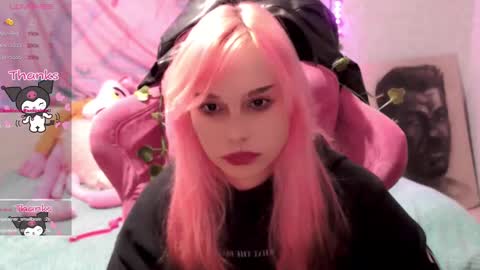 Snapshot of pineapple_dope chatting on February 2025 02:06:01 AM Nancy online show from February 2025 02:06:01 AM