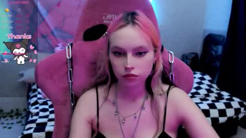 Snapshot of pineapple_dope chatting on September 2025 07:47:02 PM Nancy online show from September 2025 07:47:02 PM