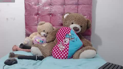 pink_love_25 online show from May 2026 04:50:01 AM