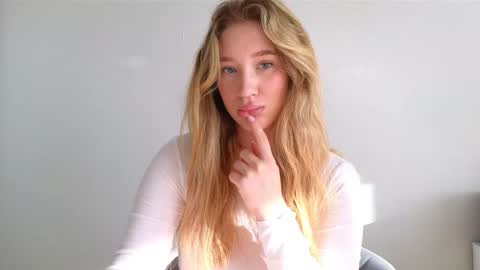 Snapshot of pink_rosee_ chatting on September 2025 02:45:01 AM online show from September 2025 02:45:01 AM