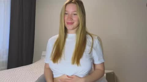 Snapshot of pink_rosee_ chatting on September 2025 03:23:02 AM online show from September 2025 03:23:02 AM