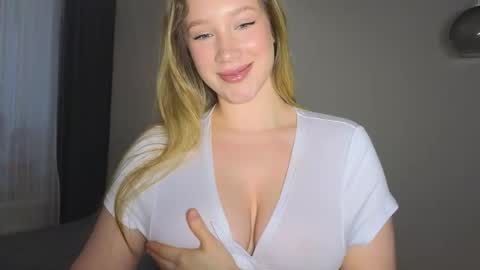 Snapshot of pink_rosee_ chatting on November 2025 03:30:01 AM online show from November 2025 03:30:01 AM