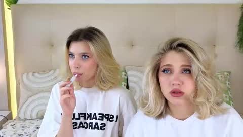 Snapshot of pinkadele chatting on November 2025 08:36:02 AM Adele online show from November 2025 08:36:02 AM