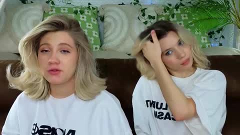 Snapshot of pinkadele chatting on December 2025 09:14:01 AM Adele online show from December 2025 09:14:01 AM