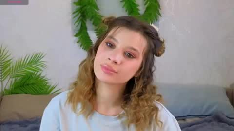 Snapshot of pinkadele chatting on April 2026 09:45:01 PM Adele online show from April 2026 09:45:01 PM