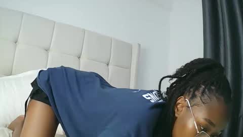 Snapshot of pinkaura_ chatting on January 2026 08:01:02 PM PinkyAura online show from January 2026 08:01:02 PM