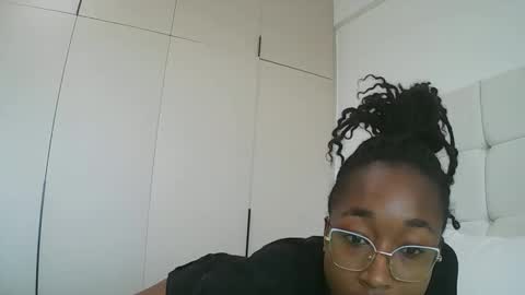 Snapshot of pinkaura_ chatting on February 2026 12:00:01 PM PinkyAura online show from February 2026 12:00:01 PM