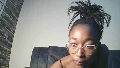 Snapshot of pinkaura_ chatting on February 2026 12:22:02 PM PinkyAura online show from February 2026 12:22:02 PM