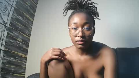 Snapshot of pinkaura_ chatting on February 2026 09:22:01 PM PinkyAura online show from February 2026 09:22:01 PM