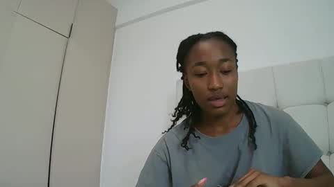 Snapshot of pinkaura_ chatting on February 2026 11:18:01 AM PinkyAura online show from February 2026 11:18:01 AM