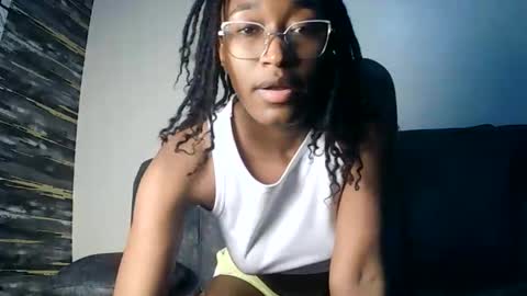 Snapshot of pinkaura_ chatting on February 2026 04:07:02 PM PinkyAura online show from February 2026 04:07:02 PM