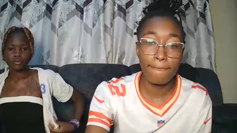 Snapshot of pinkaura_ chatting on February 2026 11:09:02 AM PinkyAura online show from February 2026 11:09:02 AM