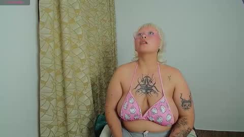 Snapshot of pinkbaddie777 chatting on November 2025 02:45:02 AM . online show from November 2025 02:45:02 AM