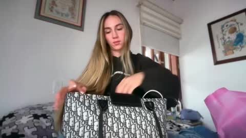 Pinkilola online show from May 2026 09:53:02 PM