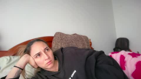 Pinkilola online show from May 2026 08:28:01 PM