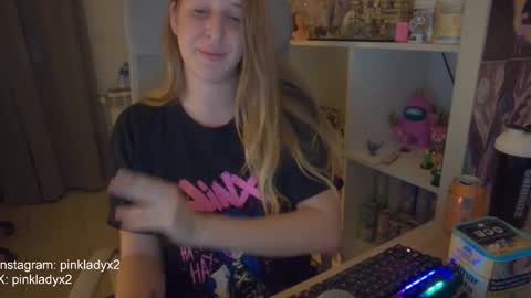 Snapshot of pinkladyx2 chatting on November 2025 06:40:02 PM pinkladyx2 online show from November 2025 06:40:02 PM
