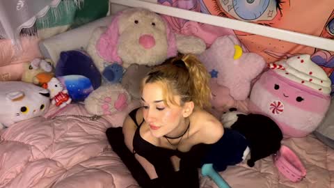 Snapshot of pinkocean3 chatting on January 2025 07:06:01 PM Gwenie online show from January 2025 07:06:01 PM