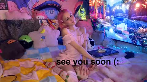 Snapshot of pinkocean3 chatting on March 2025 06:39:02 AM Gwenie online show from March 2025 06:39:02 AM