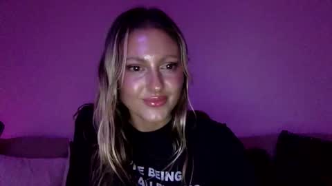 Snapshot of pinksn0wle0pard chatting on November 2025 08:33:02 AM pinksn0wle0pard online show from November 2025 08:33:02 AM