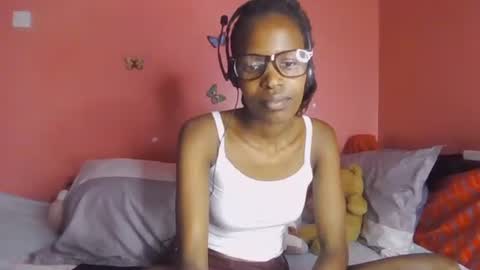 pinky_cockoo online show from May 2026 03:28:01 PM